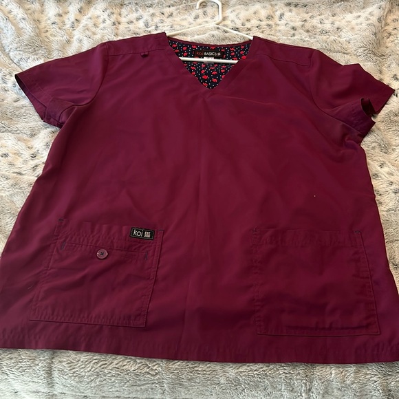 Wine color scrub top.. - Picture 1 of 3